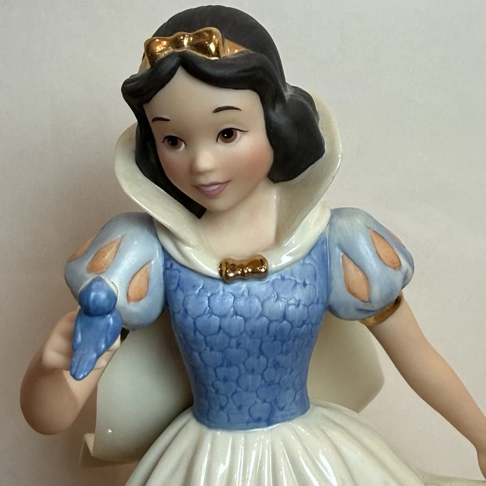 Disney Showcase Collection Snow White With Bluebird Figurine Lenox‎ W/Stand